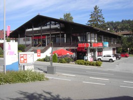 Eingang-Front Geschäftshaus