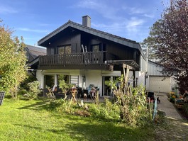 Blick aufs Haus vom Garten