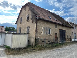 Frontansicht mit Garage