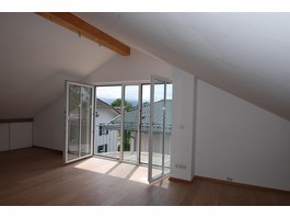 Wohn-/Esszimmer mit Südbalkon