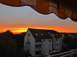  Balkon bei Sonnenuntergang