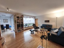 Wohnzimmer mit Esszimmer