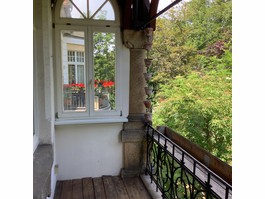 Balkon mit Blick uns Grüne