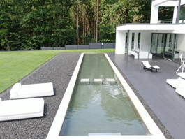 Wasserbecken mit Pooltechnik